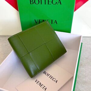 Bottega Veneta Avocado Green Leather  Large Intrecciato bifold Wallet, 649603
